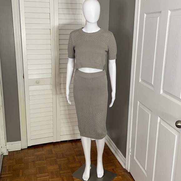 Knitted light grey 2 piece - Picture 3 of 8
